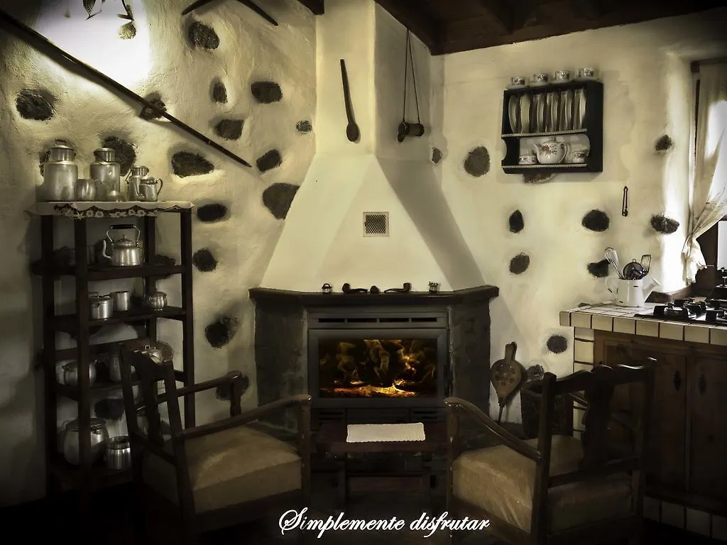 Отель Casa Rural Erjos Лос-Силос Летний дом